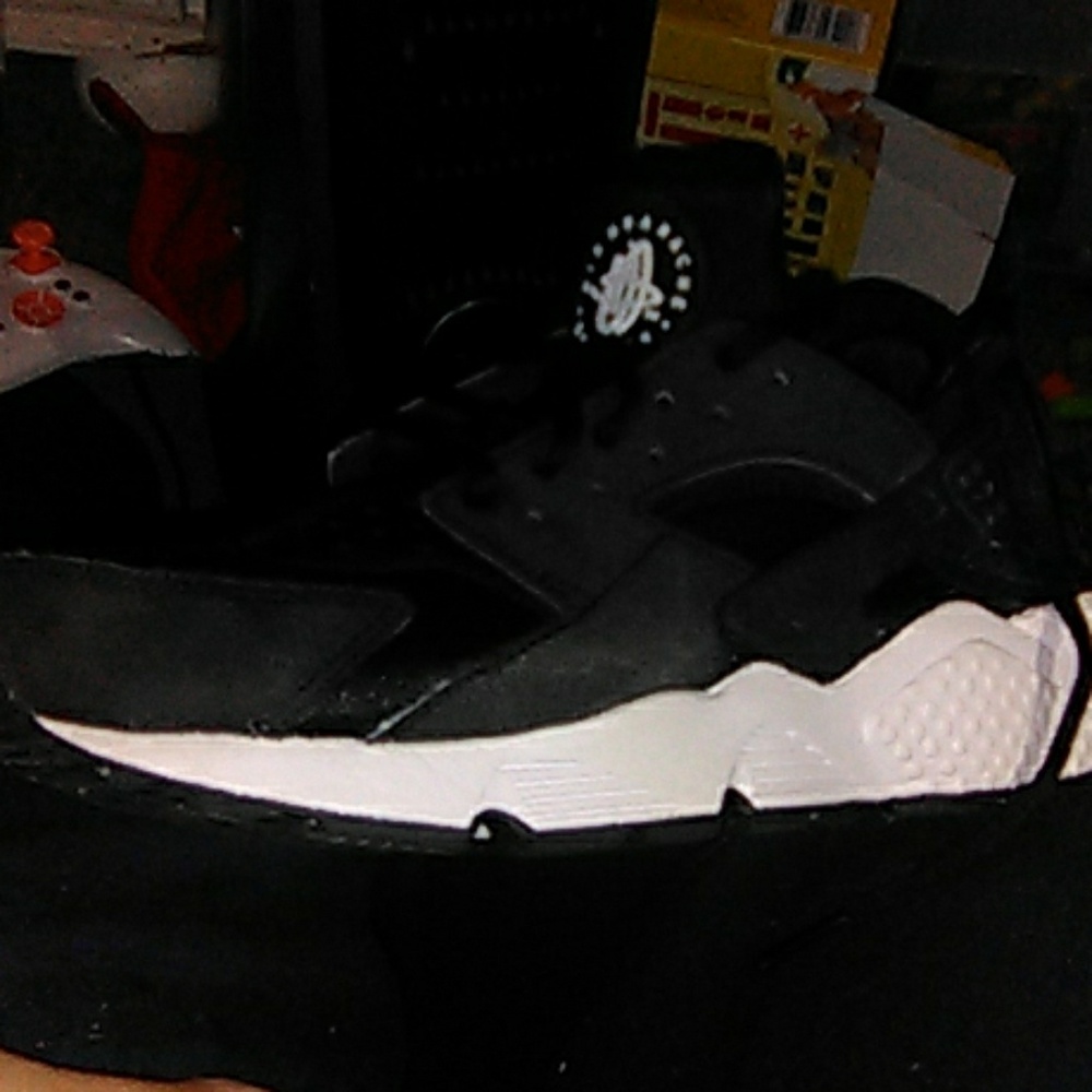 Unisex Size 8 Air Huarache Used